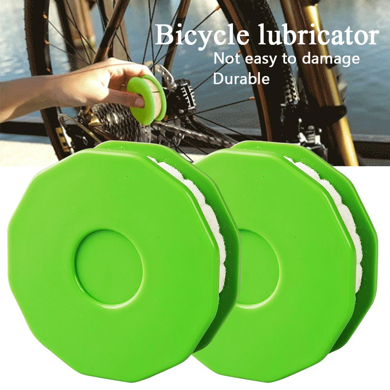 Lubricating chain rollers