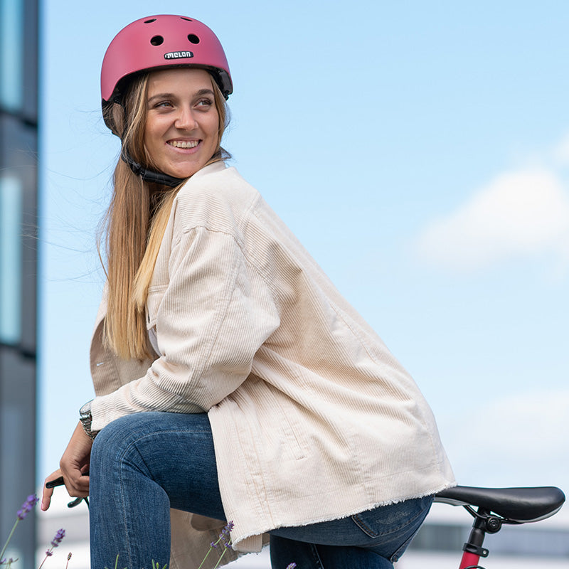 Urban cycling helmet