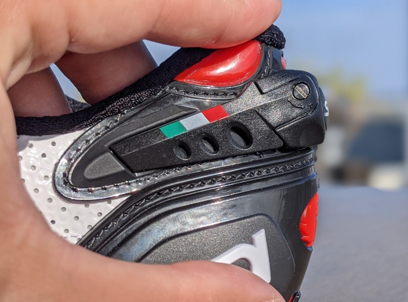 cycling heel retention