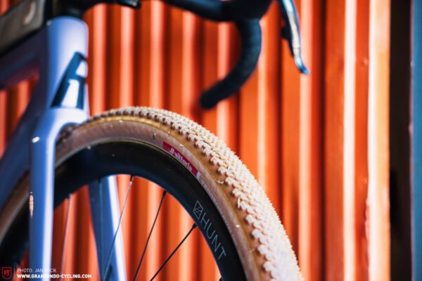 gravel bicycle tires
