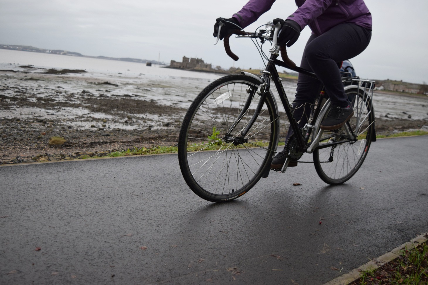 rainy cycling conditions